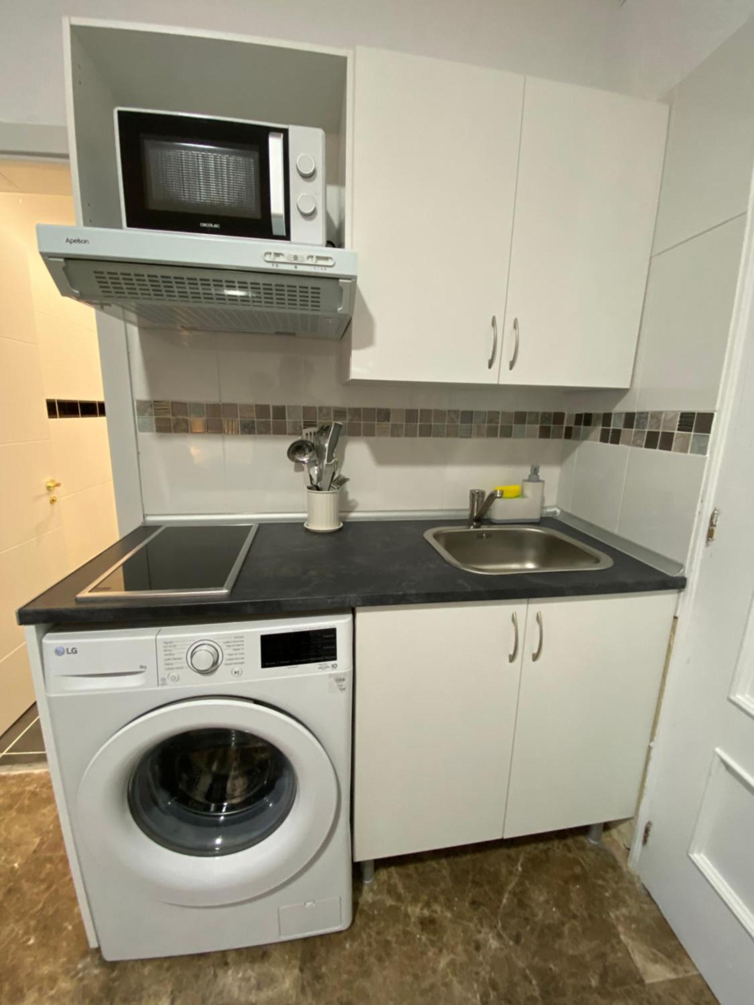 Apartamentos Econostay Fuencarral Madrid Exterior photo